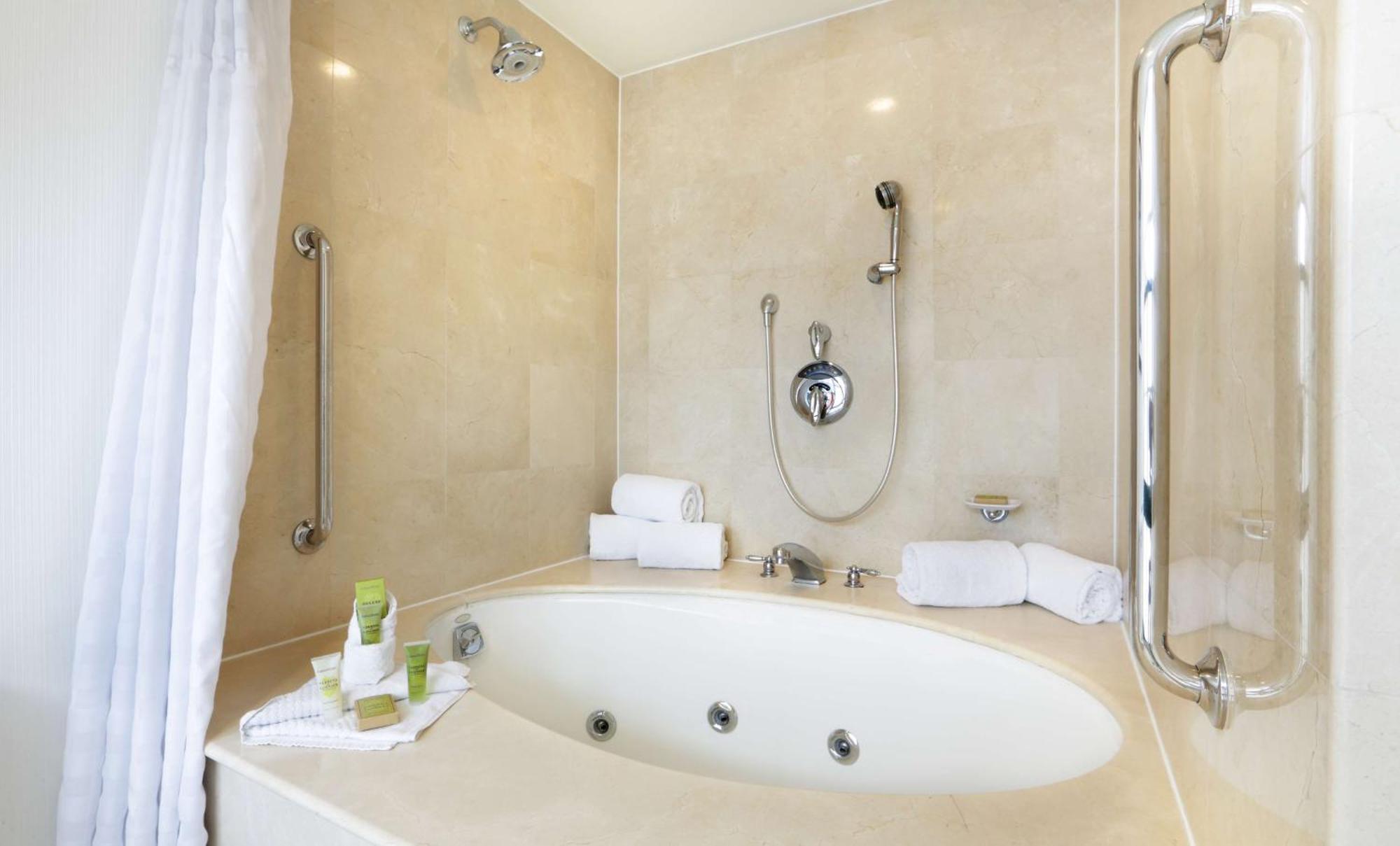 Hilton Mystic Otel Dış mekan fotoğraf